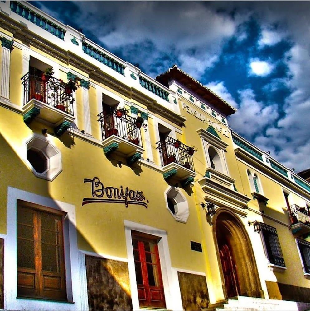 Hotel Pension Bonifaz Quetzaltenango Exterior photo